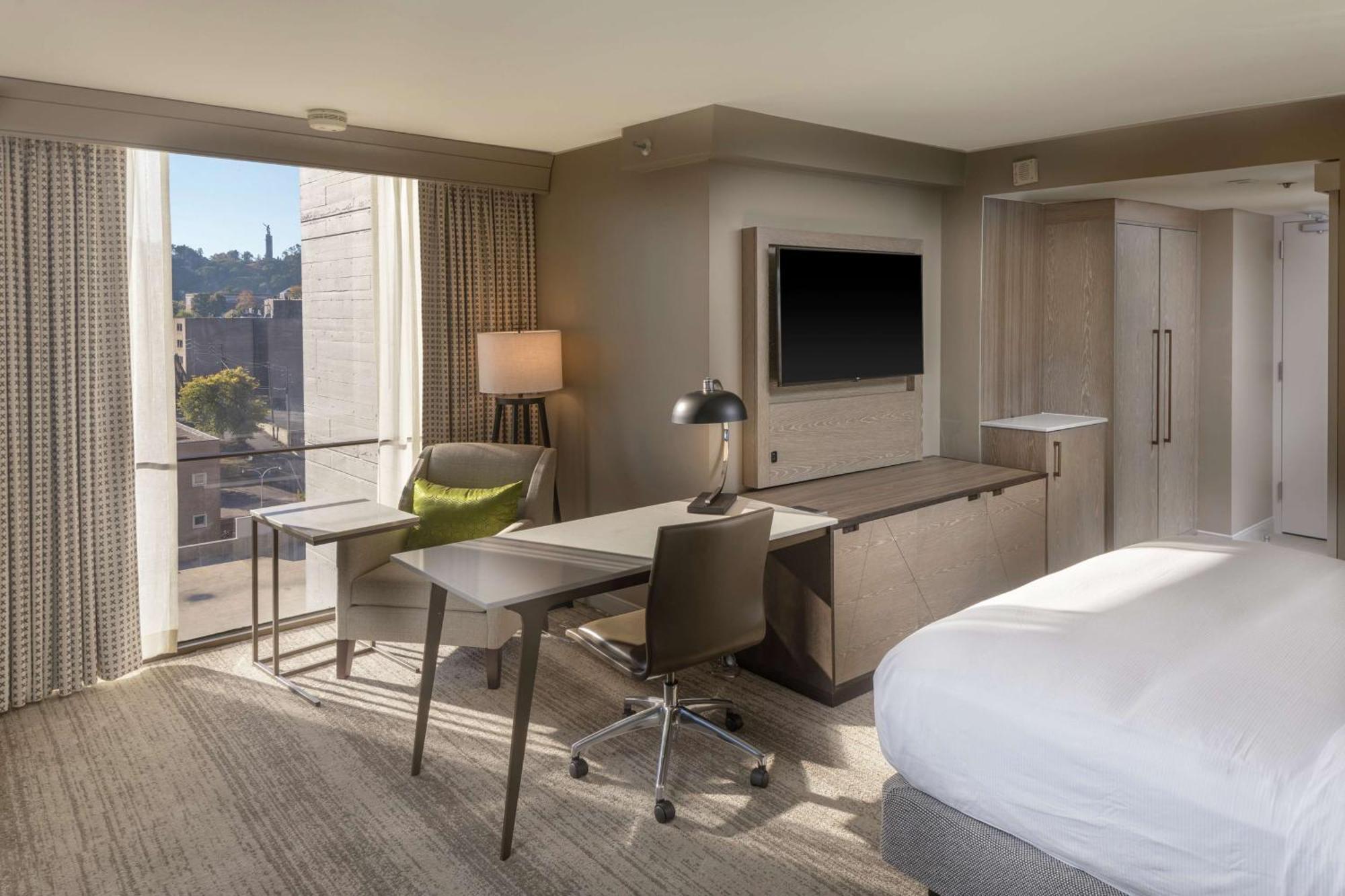 Hilton Birmingham Downtown At Uab Hotel Exterior photo